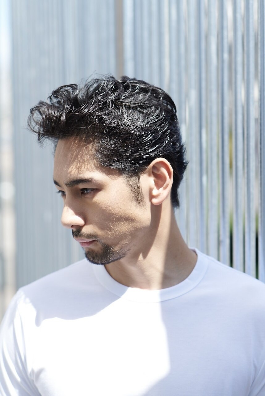 パーマの動きとサイドの輪郭